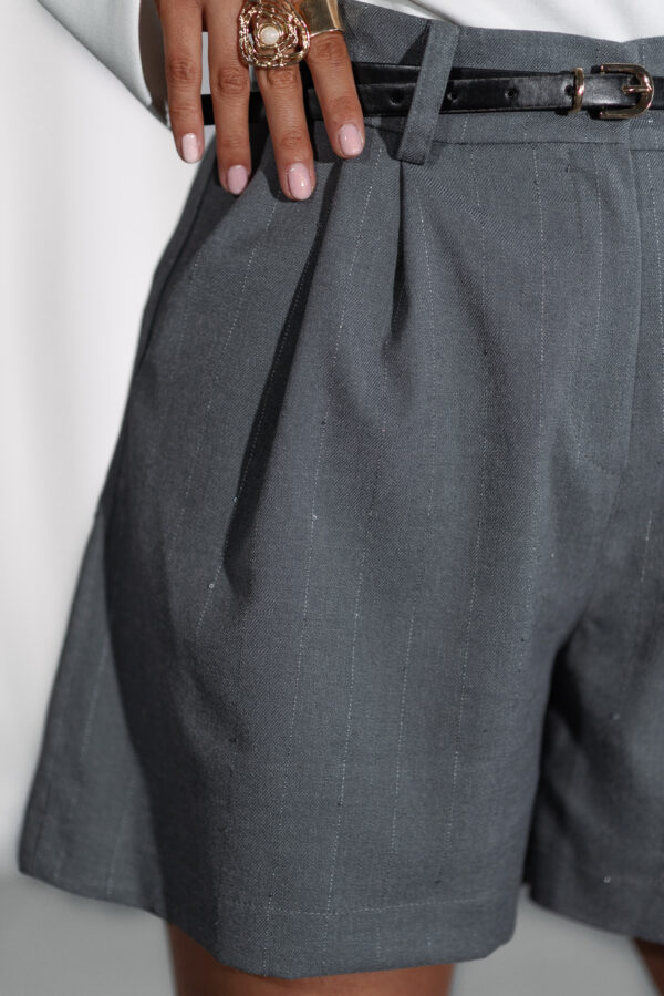 szorty Simple - szarość + błyszczący detal